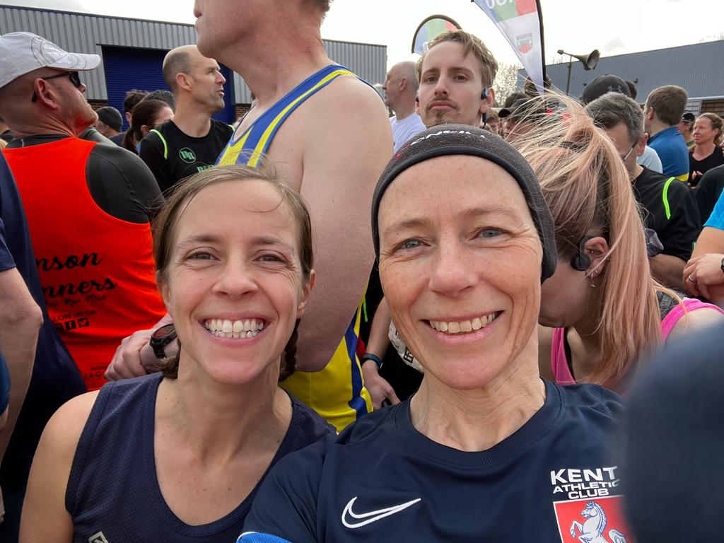 mrsncartlidge's tweet photo. Paddock Wood Half. Aiming for a steady marathon-paced test of my legs, but they felt good so just ran! 9 minute PB 🚨 1:39:44 (sub-100!! ☺️) Great to be part of top running from @KentAthClub #ThankYouMarshal #FunFlatFast @RunComPod https://t.co/AIQ14p0Tcj