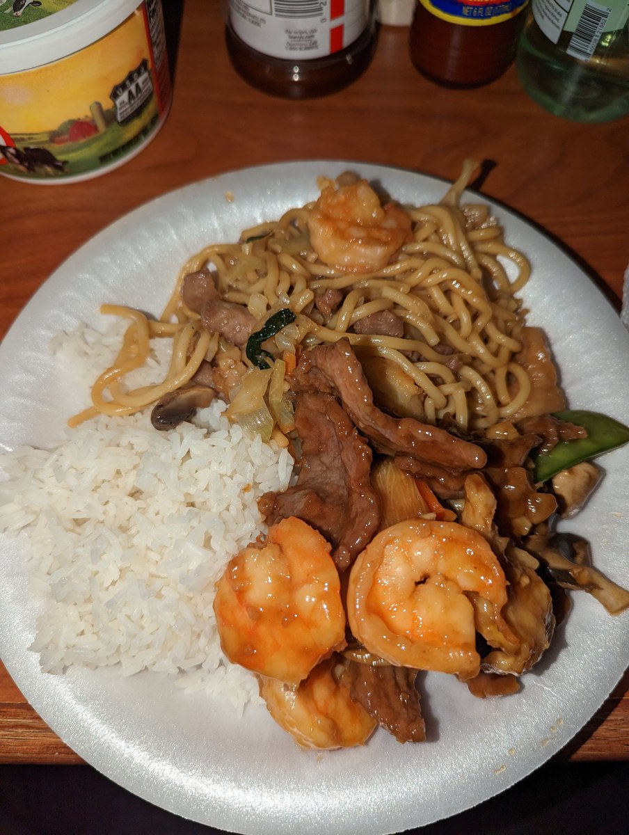 GregApplebee2's tweet image. Today's dinner is Chinese house Lo-Mein, and Sizzling Happy Family.  Absolutely delicious.