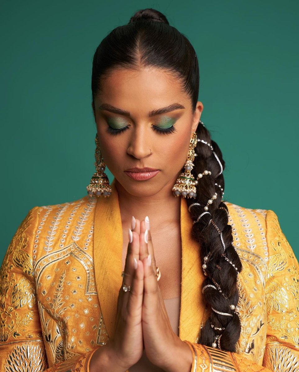 LillySinghFans's tweet photo. Our girl last night bringing Desi kam to the #Oscars  😍 https://t.co/Qtcho7vcI5