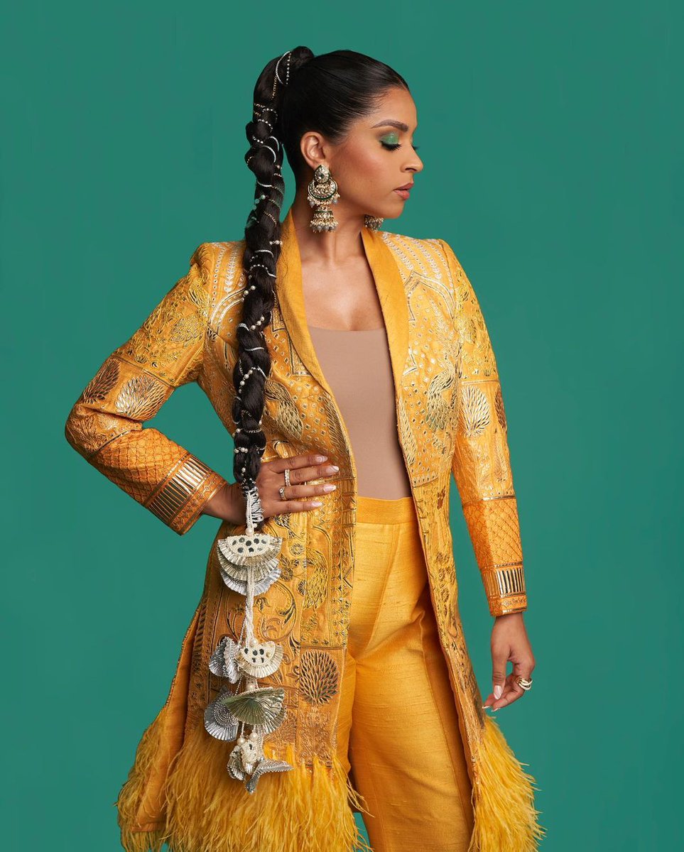 LillySinghFans's tweet photo. Our girl last night bringing Desi kam to the #Oscars  😍 https://t.co/Qtcho7vcI5