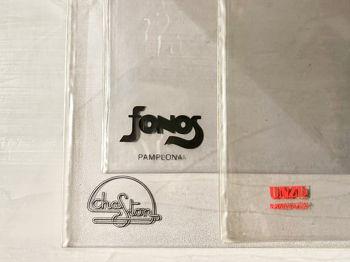 ECEQUIEL_'s tweet photo. Cuántos bonitos recuerdos. Fundas de vinilo #Chaston #Fonos #Unzu #TemplosDePamplona https://t.co/XzxJ6JpLhf