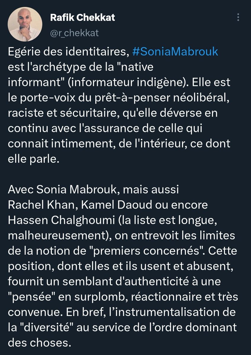 Calyss11's tweet photo. Denoncer le racisme et l'identitarisme tout en traitant des gens de "native informant" (il s'est retenu de sortir les autres qualificatifs habituels) parce qu'ils osent ne pas penser comme il estime qu'ils le devraient de par leurs origines 🤡🤡 #Chekkat https://t.co/N33T6ySc2L