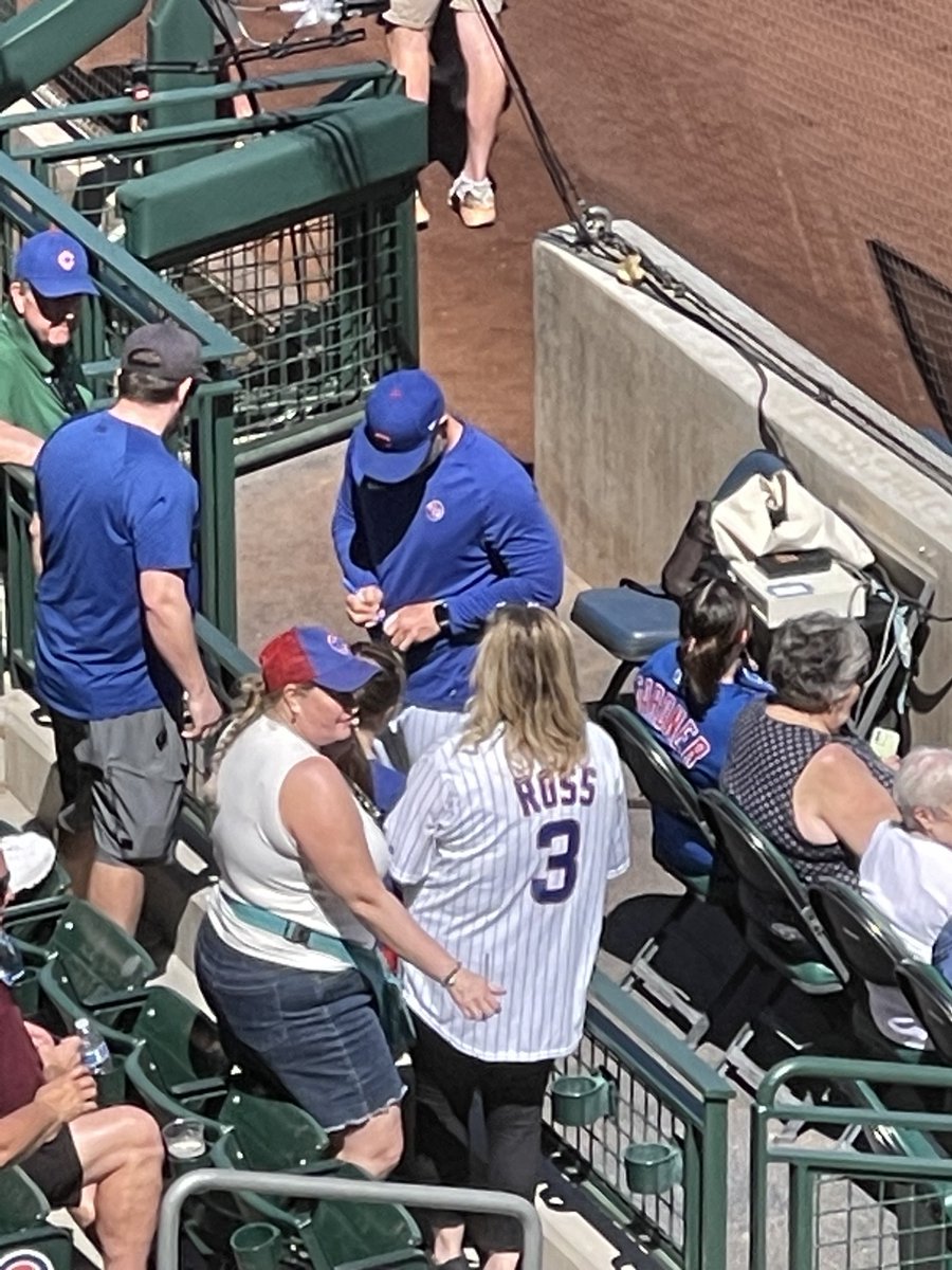 MitchRosen670's tweet photo. Skipper David Ross signing Autographs minutes before 1st pitch in the stands ⁦@SloanParkMesa⁩. ⁦@Cubs⁩ ⁦@670TheScore⁩ #Manofthefans https://t.co/6hTom9IYoo