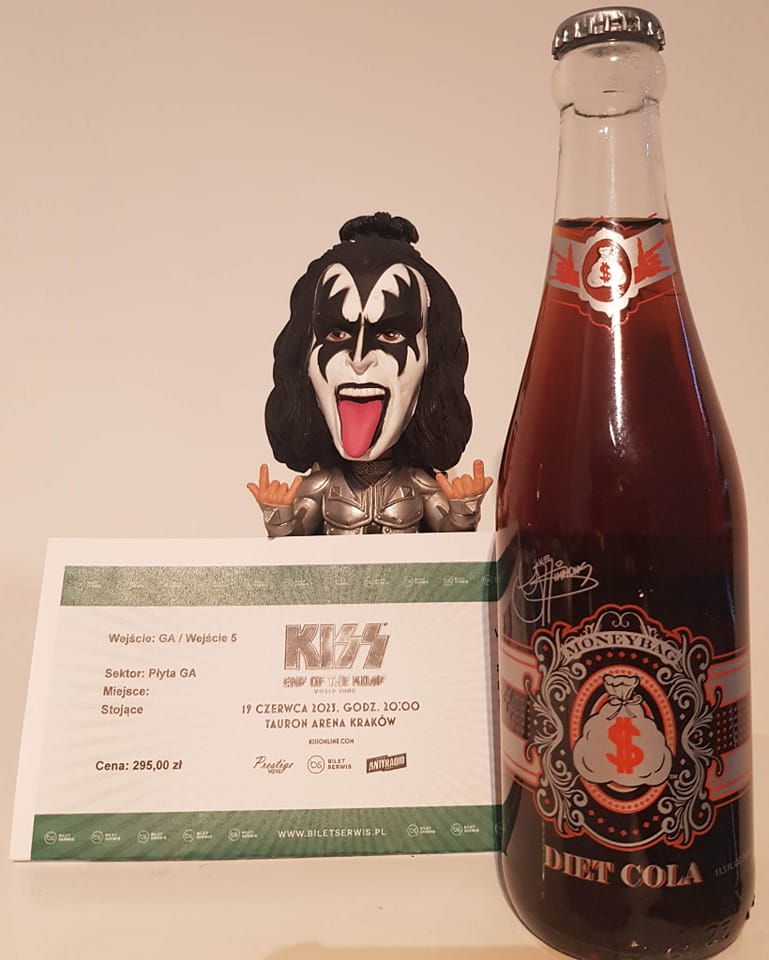 MoneyBagPoland's tweet photo. The first lucky person who received from Gene Simmons MoneyBag Sodas Poland a ticket to the KISS concert in Poland - Mariusz Węziak - CONGRATULATIONS!!!
@genesimmons @moneybagsodas @kiss https://t.co/QjCA4dGLG0