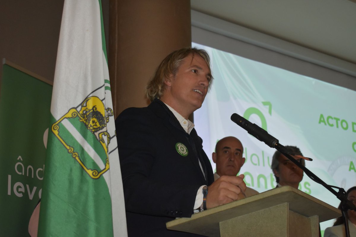 Levantaos_ca's tweet photo. 💚 Cádiz, y su candidato @Ismael_Beiro, han ejercido hoy de anfitriones en la presentación de nuestros candidatos para las municipales. Nuestra provincia aportará el mayor porcentaje de listas de @Levantaos_and 
#EleccionesMunicipales2023 #andalucistas #AndalucesLevantaos https://t.co/Uq62C0J2oL