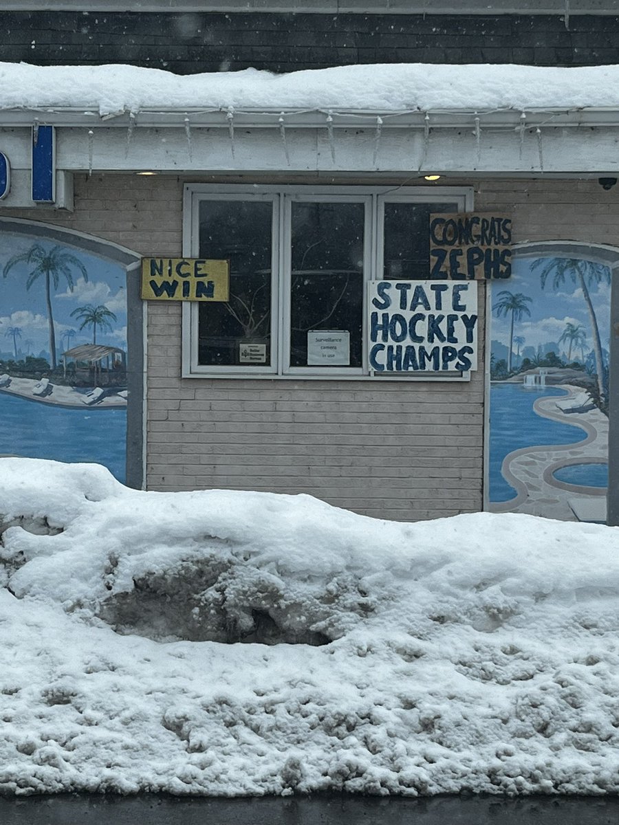 jessi_pierce's tweet photo. Had to take a spin through downtown Maht and just a reminder how awesome hockey is in Minnesota with how it reps community 🥹 cc @ZephyrsBoysPuck @MinnHockey https://t.co/UwVx5PTRFS