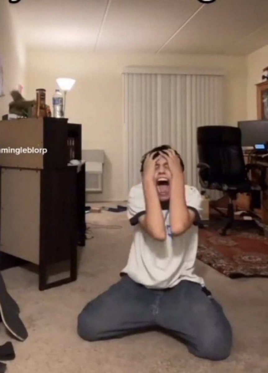 billliepilled's tweet photo. kpop stans when nmixx does anything https://t.co/qxAifVgFUM