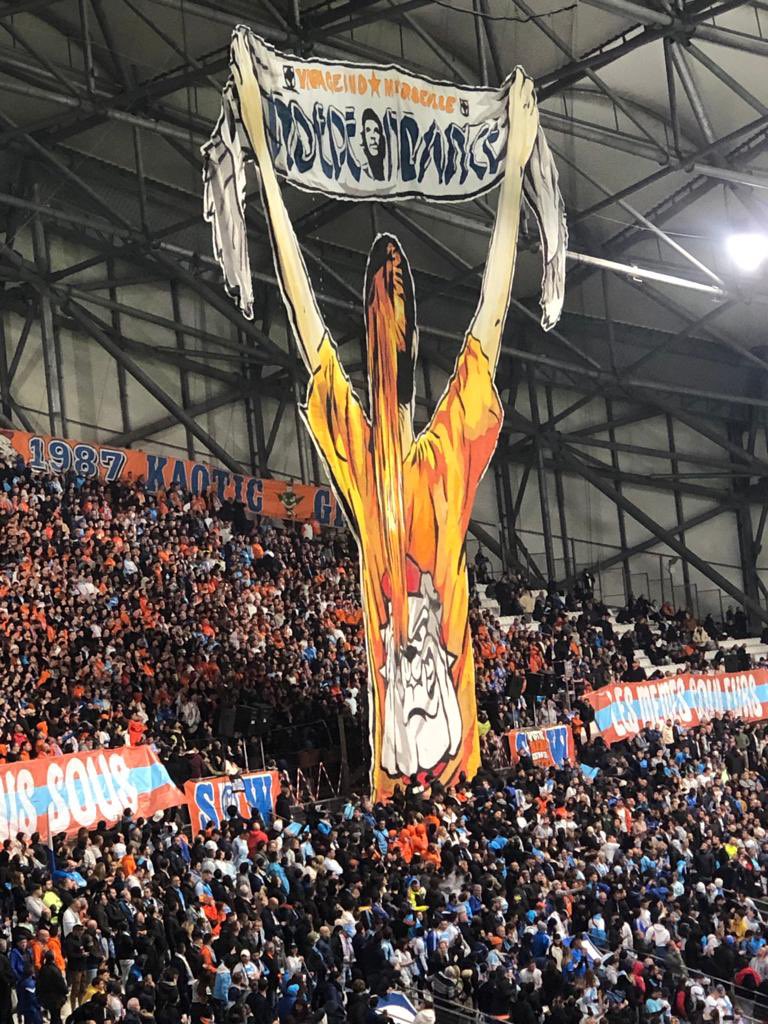 laraGiuu's tweet photo. Vive les femmes supportrices de l’OM ☮️🚺😈 #omrcsa https://t.co/rY0XB4LhPq