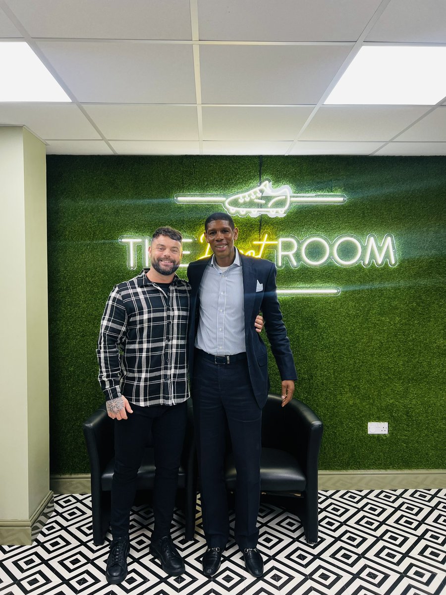 What a great night <a href="/CarmarthenAFC/">Carmarthen Town AFC 🏴󠁧󠁢󠁷󠁬󠁳󠁿</a> hands down <a href="/CarltonPalmer/">Carlton Palmer</a> the best and most honest after dinner speakers I’ve ever heard 👍 proper guy and class act ⚽️