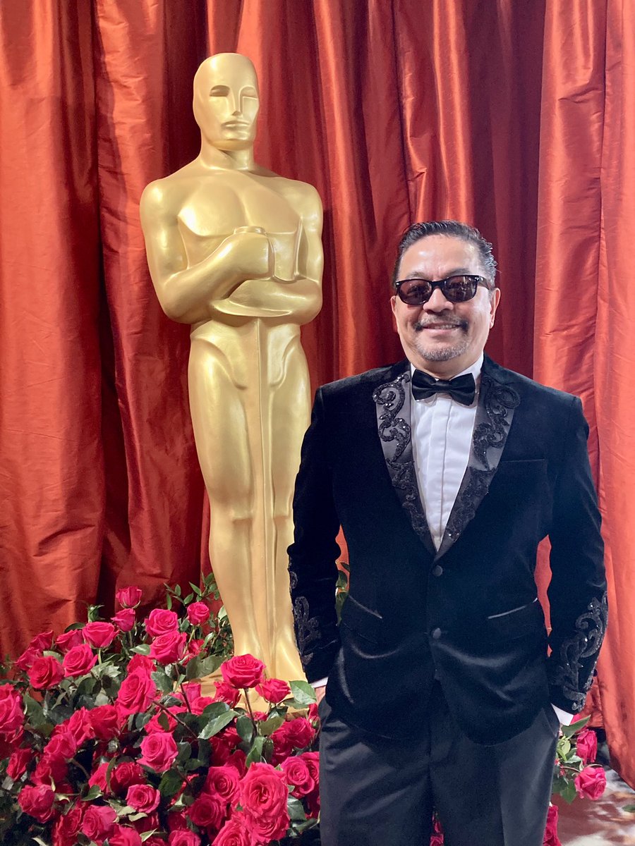 nepalesruben's tweet photo. On the #Oscar red carpet now, proudly wearing tux by @AlexisMonsanto: bespoke #MonsantoUomo black velvet tux with baroque laser cut paillettes details on lapel & cuffs. #AlexisMonsanto
#alexismonsantoatelier
#oscarsredcarpet
#redcarpetfashion
#Velvetjacket
#lasercutdesigns https://t.co/0vjWkObdDP