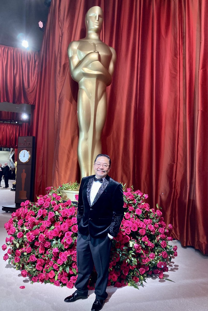 nepalesruben's tweet photo. On the #Oscar red carpet now, proudly wearing tux by @AlexisMonsanto: bespoke #MonsantoUomo black velvet tux with baroque laser cut paillettes details on lapel & cuffs. #AlexisMonsanto
#alexismonsantoatelier
#oscarsredcarpet
#redcarpetfashion
#Velvetjacket
#lasercutdesigns https://t.co/0vjWkObdDP