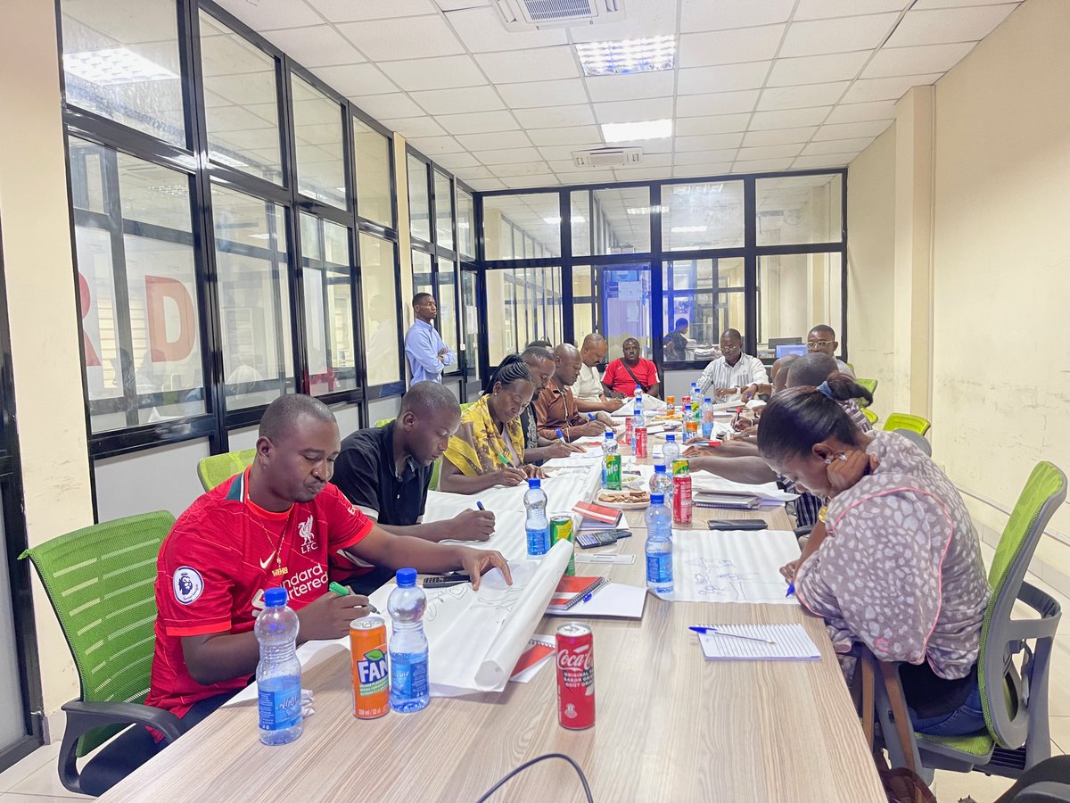 patrickmeyo1's tweet photo. Formation avec le groupe #Foberd, nous parlons de #stratégie commerciale. Ils sont actifs dans l'#industrie et les services connexes. Dans ce domaine, c'est l'un des principaux fournisseurs de biens et de produits vendus par l'intermédiaire de réseaux de #distribution au #Gabon https://t.co/aqKeFPpKC3