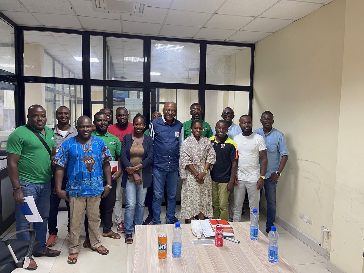 patrickmeyo1's tweet photo. Formation avec le groupe #Foberd, nous parlons de #stratégie commerciale. Ils sont actifs dans l'#industrie et les services connexes. Dans ce domaine, c'est l'un des principaux fournisseurs de biens et de produits vendus par l'intermédiaire de réseaux de #distribution au #Gabon https://t.co/aqKeFPpKC3