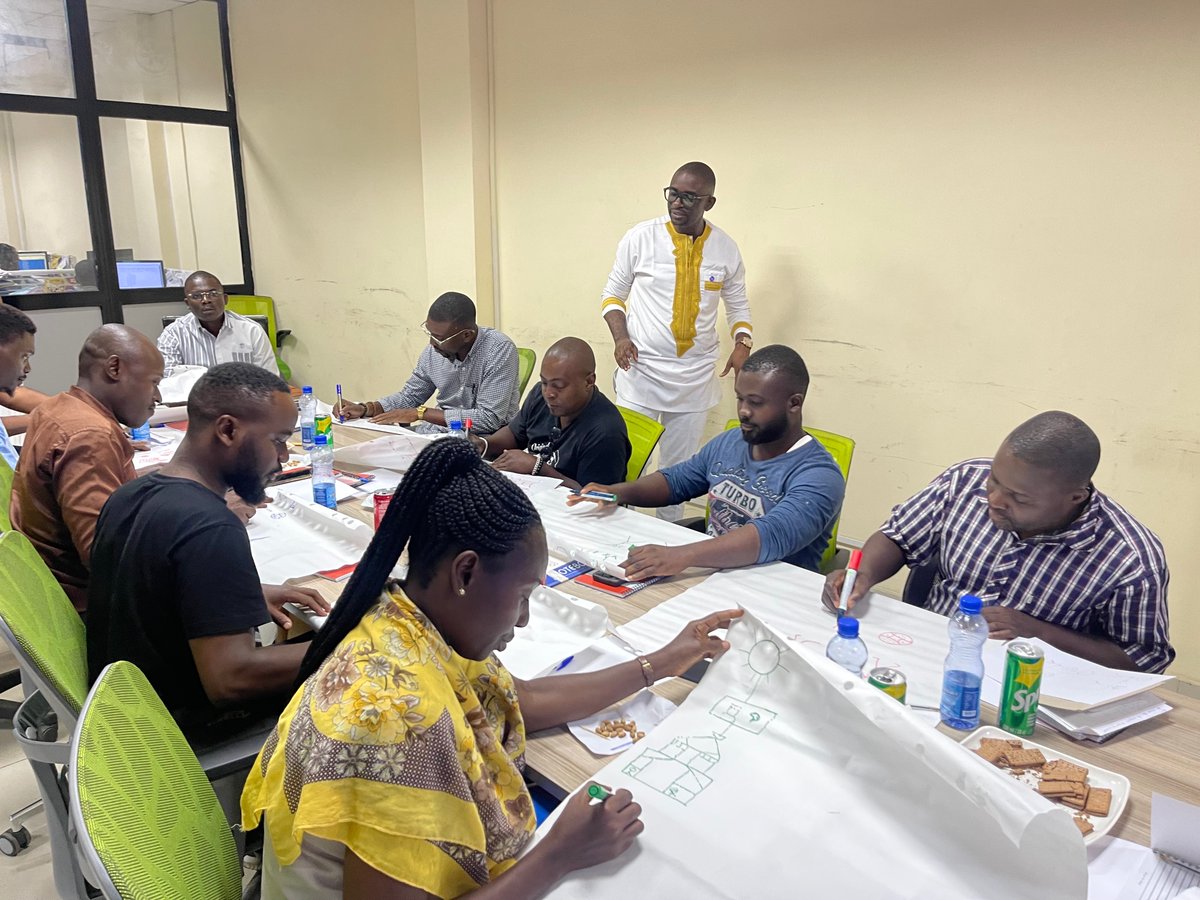 patrickmeyo1's tweet photo. Formation avec le groupe #Foberd, nous parlons de #stratégie commerciale. Ils sont actifs dans l'#industrie et les services connexes. Dans ce domaine, c'est l'un des principaux fournisseurs de biens et de produits vendus par l'intermédiaire de réseaux de #distribution au #Gabon https://t.co/aqKeFPpKC3