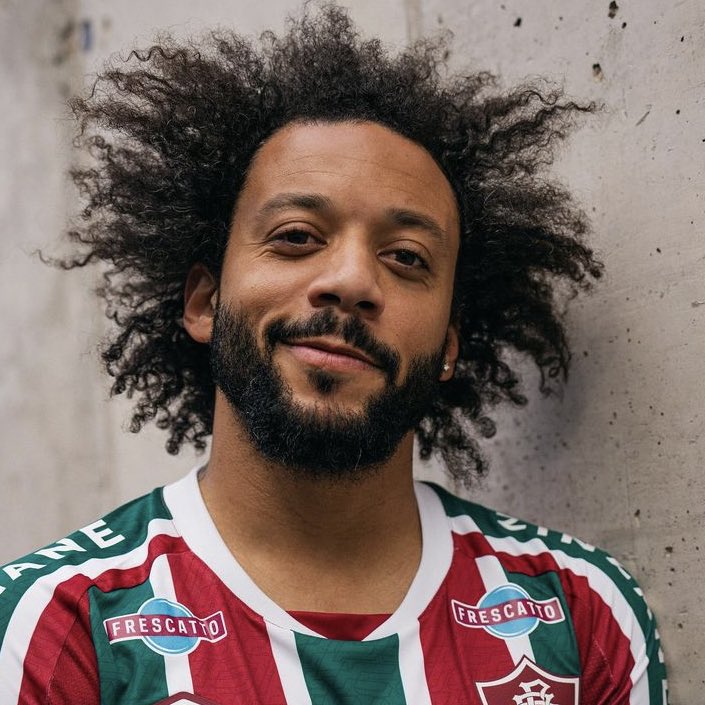 choquei's tweet photo. 🚨FUTEBOL: Marcelo convida Cristiano Ronaldo para jogar no Fluminense: 'Vai ser feliz' https://t.co/UIJaE9jt4O