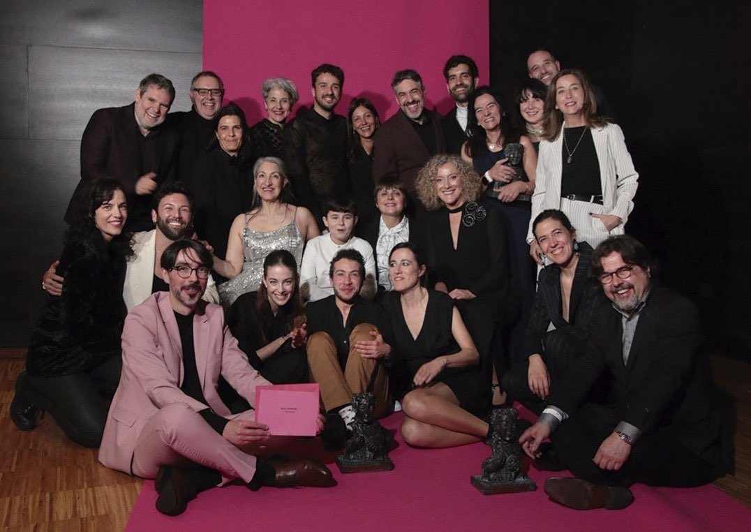 ocorpoaberto's tweet photo. Esta FAMILIA recolleu onte 12 #PremiosMestreMateo Pero toda a nosa admiración polo seu traballo e cariño pola súa bondade non colle nin nun milleiro de premios https://t.co/fJRXemshVv