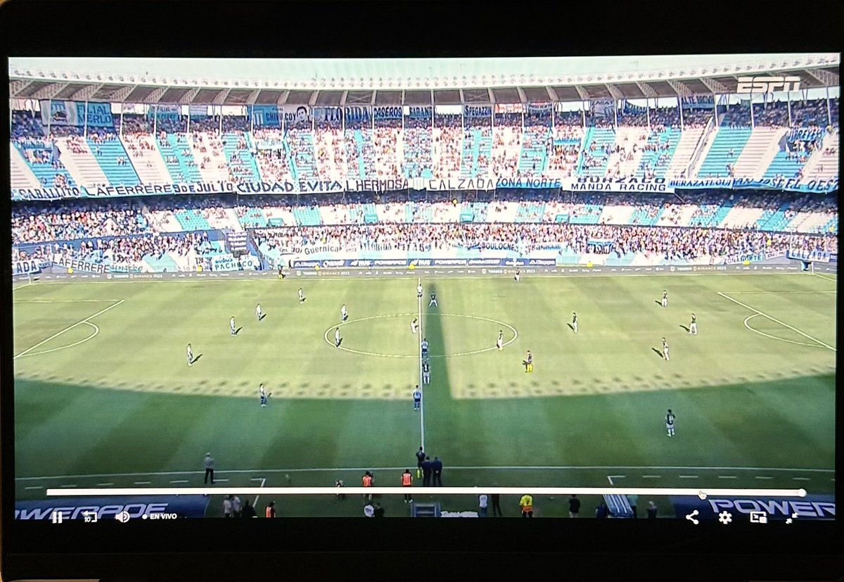 guidobl1's tweet photo. Tiene las tribunas clausuradas racing???? 😂😂😂 https://t.co/YJVN0Rt8dA