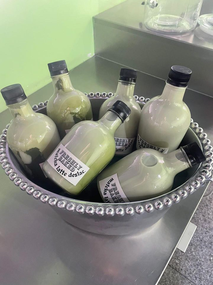 Technolatinas's tweet photo. ¡Gracias por consentirnos con estas bebidas refrescantes amigos de @simpat_tech! 

Tanto las bebidas como el brunch estaban delis. 💜

Sigamos construyendo espacios de diversidad e inclusión en Tech ✨👊

#CumbredeComunidades https://t.co/SYny28YpiG