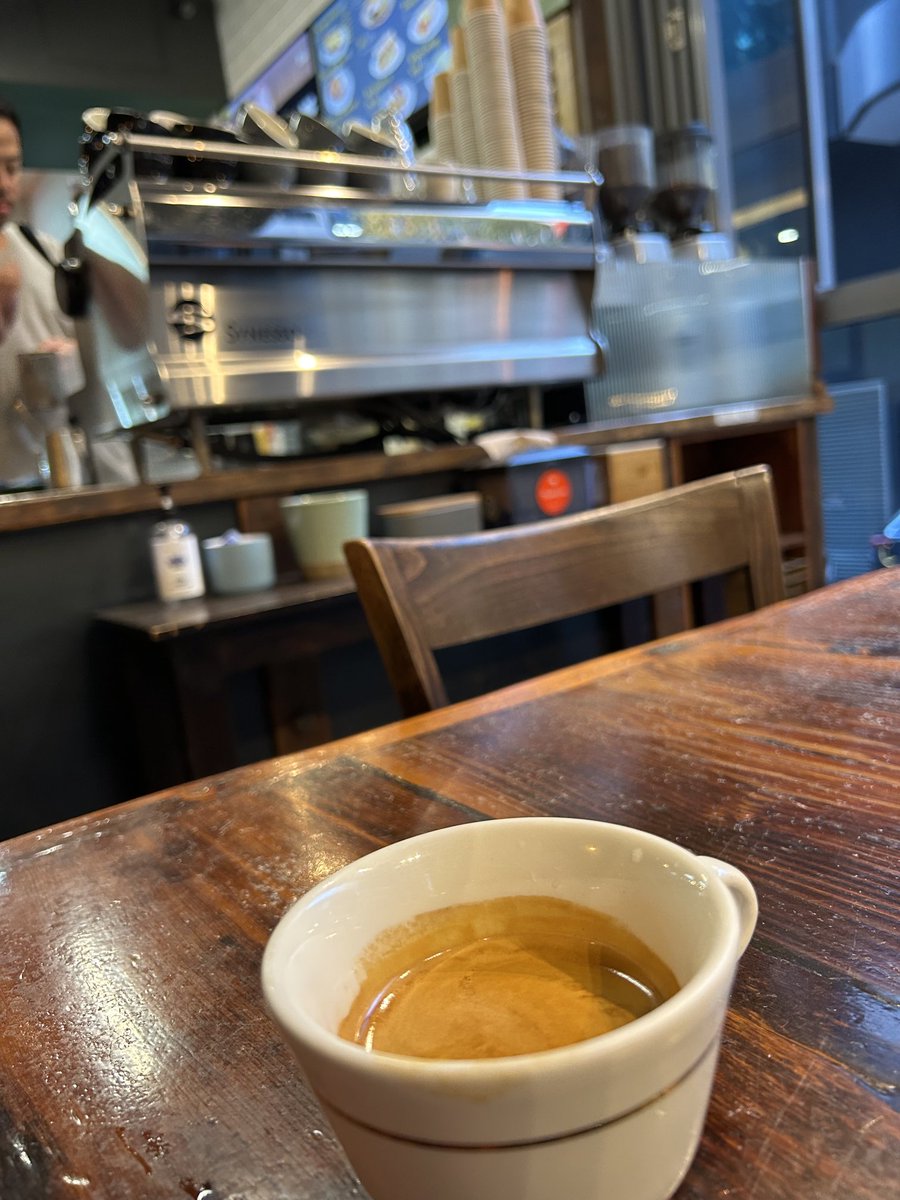 Stopping in for a long black at ⁦@homeespresso_⁩ on Mount St. Yum.