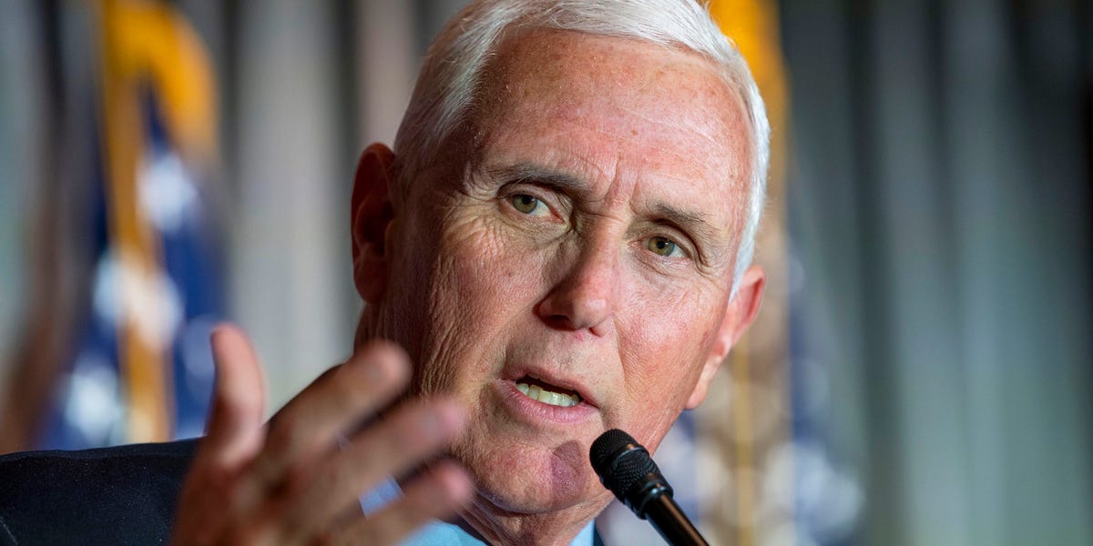 CustDriven's tweet photo. Distancing himself further from Trump, Mike Pence praises journalists who 'never stopped reporting' about the Capitol riot and says they 'keep us a democracy' https://t.co/ximPpFsF7L https://t.co/O0tACtjtNA