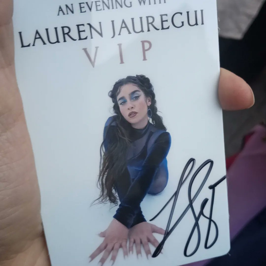 MarbeyMoncada's tweet photo. El vivir esta experiencia fue una locura total, el conocer por fin a @laurenjauregui en persona fue de lo más de increíble es un ángel, y el conocer a muchas personas ese día fue tan grato y emocionante, este momento quedará como una de las mejores experiencias de mi vida. 🇨🇴 https://t.co/EBvFhOEQxt
