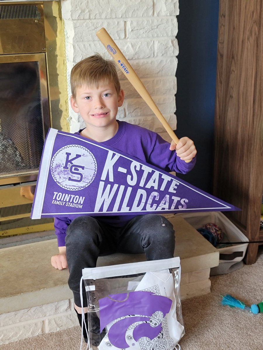 clintfriedrich's tweet photo. Cold weather didn't keep us away. A great birthday celebration! @KStateBSB https://t.co/JblZPOCn08