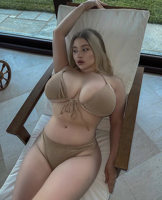 what a life🤍 https://t.co/dpmYxwCb3i https://t.co/AVxwEQAvRn<a href="/tag/cosplay"class="tags"><span>#cosplay</span></a><a href="/tag/naruto"class="tags"><span>#naruto</span></a><a href="/tag/tsunade"class="tags"><span>#tsunade</span></a>