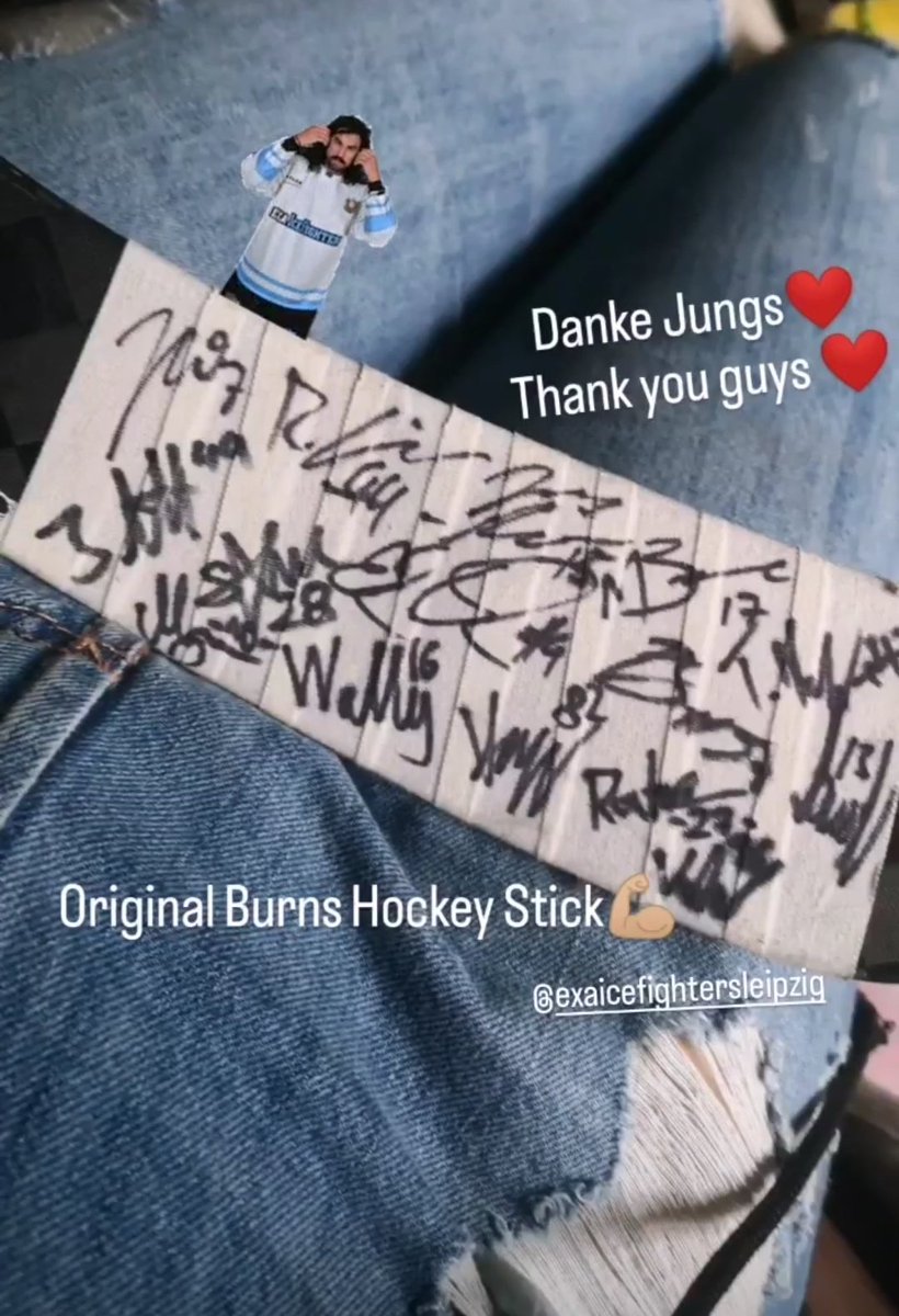 Miss_Nase's tweet photo. Erlebnisse meiner ersten Saison von @IceFightersLei
1 x ignoriert von Eichi 😂
2 x an/aus gelacht von Glatzel
5 Bilder mit Burns
Zum Geburtstag Trikot überreicht von Burns und seinen Schläger geschenkt bekommen.
Gelunge erste Saison. Ich freue mich auf die weiteren. 💙🤍 https://t.co/ioxzTIbjDx