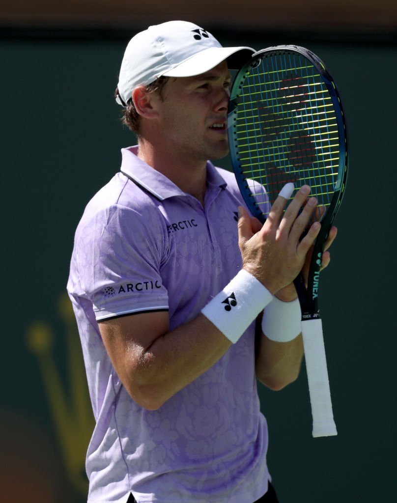 RelevantTennis's tweet image. CRISTIAN GARIN WINS, RUUD OUT! 🌴

The Chilean defeats Casper Ruud (4-5 in 2023) to reach R4 in Indian Wells. First time Garin goes this far in a Masters 1000 on hard since Paris 2019. 

Casper hasn't won two matches in a row (excl. ATP Finals) since the US Open. 😱