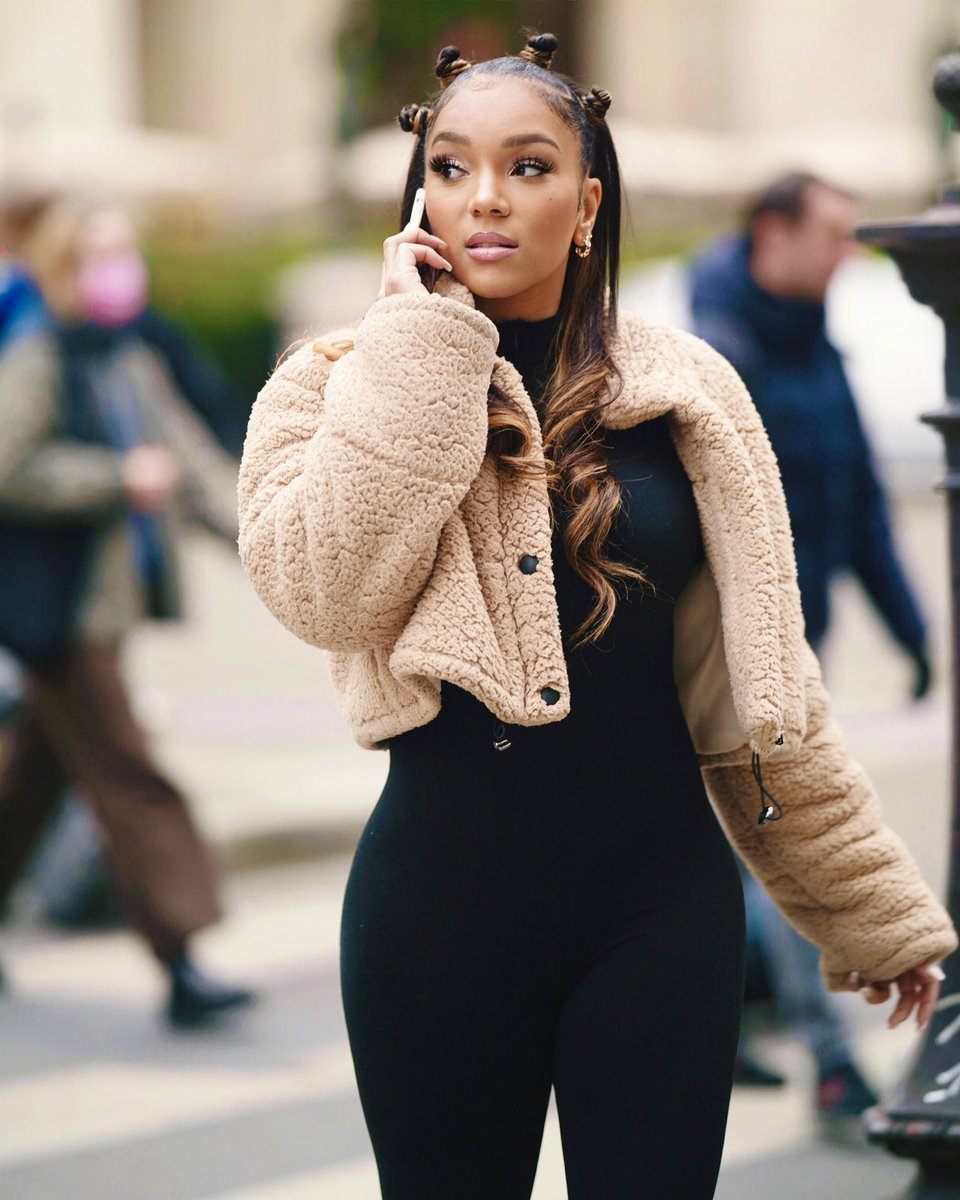 RDV demain à 19H sur mon instagram ! ❤️ sur vous mon équipe