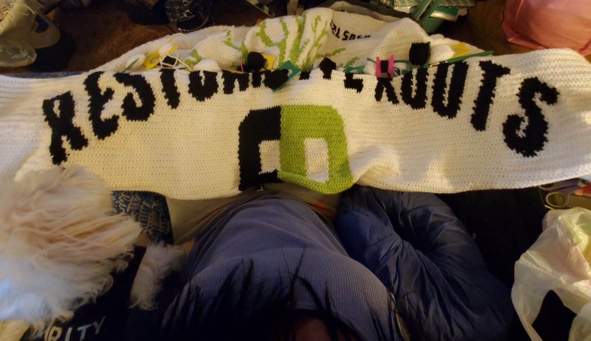 grassallina's tweet image. 38 rows to go and this monster will be completed, washed and delivered to @Marcus4America @RestorativeRoot #graphghan #crochet #kingsize #blanket