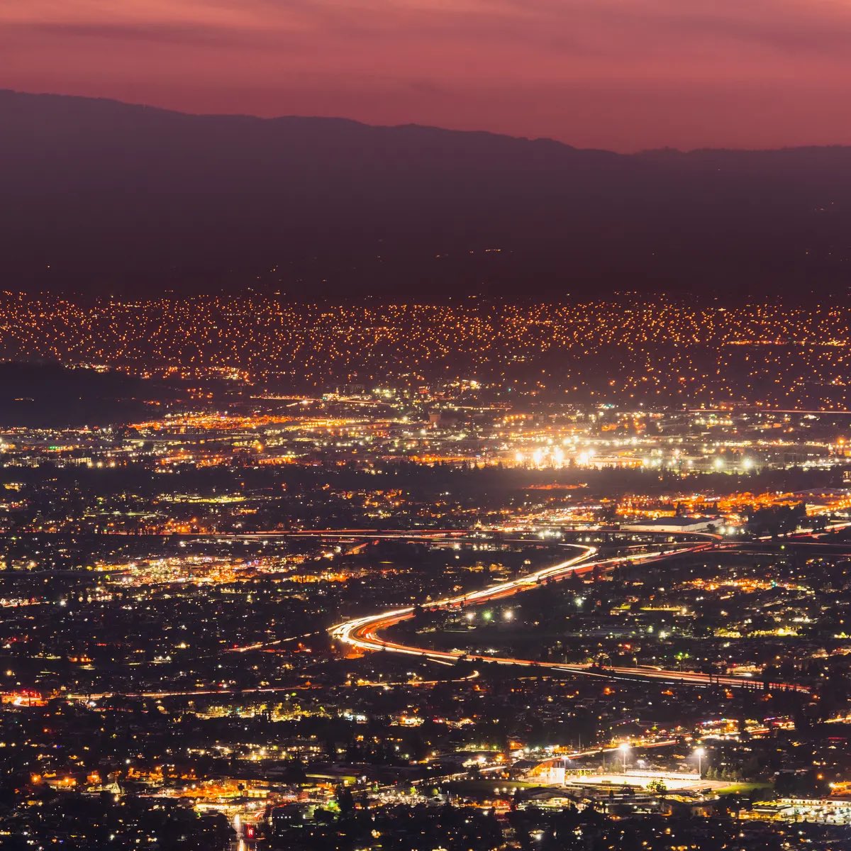 kilian_code's tweet photo. Now, the crisis at startup lender Silicon Valley Bank (SVB), where stablecoin issuer Circle held a part of its #USDC cash reserves, is threatening to wipe out the second-largest stablecoin by market capitalization.

#Web3 #web3community #nft #NFTCommunity #Crypto https://t.co/2fBbRpQVRE