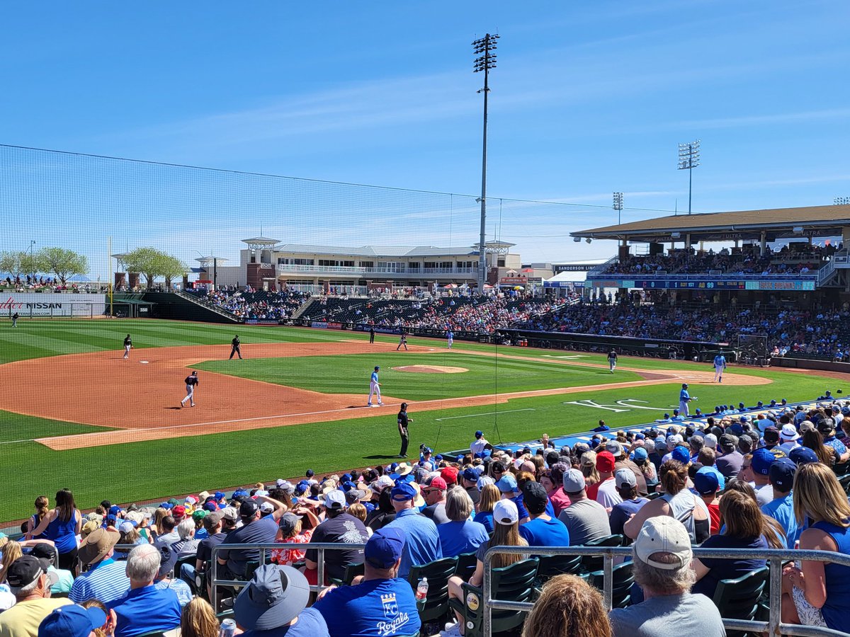 hilbert_jack's tweet photo. @DiamondDiehards 1st spring training of the year for me.  The Budweiser Clydesdales are out in true fashion.  85 degrees and sunny.  Go KC! Boomer Hilbert reporting https://t.co/tGdbnUekIG