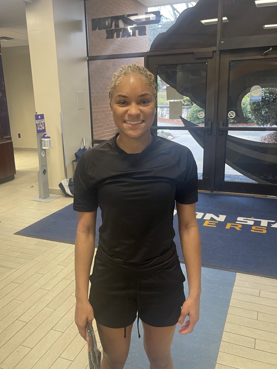 PRO_Movement1's tweet photo. ‘24 @JordynL24 (Landmark Christian) is a fast, shifty guard that does a lot of things very well on the basketball court.
She defends well, get in transition for easy baskets and plays hard all the time.
Legitimate collegiate prospect✔️
#PROElevation
#SpringShowdown https://t.co/DlyQnhQvEl
