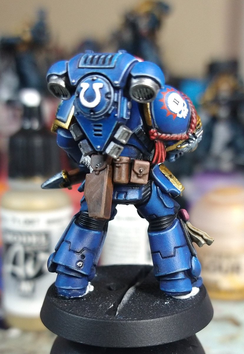 I'm so close now. I'm a little light headed from holding my breath while getting the metallics painted.

#MarchforMacragge continues.

#WarhammerCommunity #warhammer40k #paintingminiatures #PaintingWarhammer