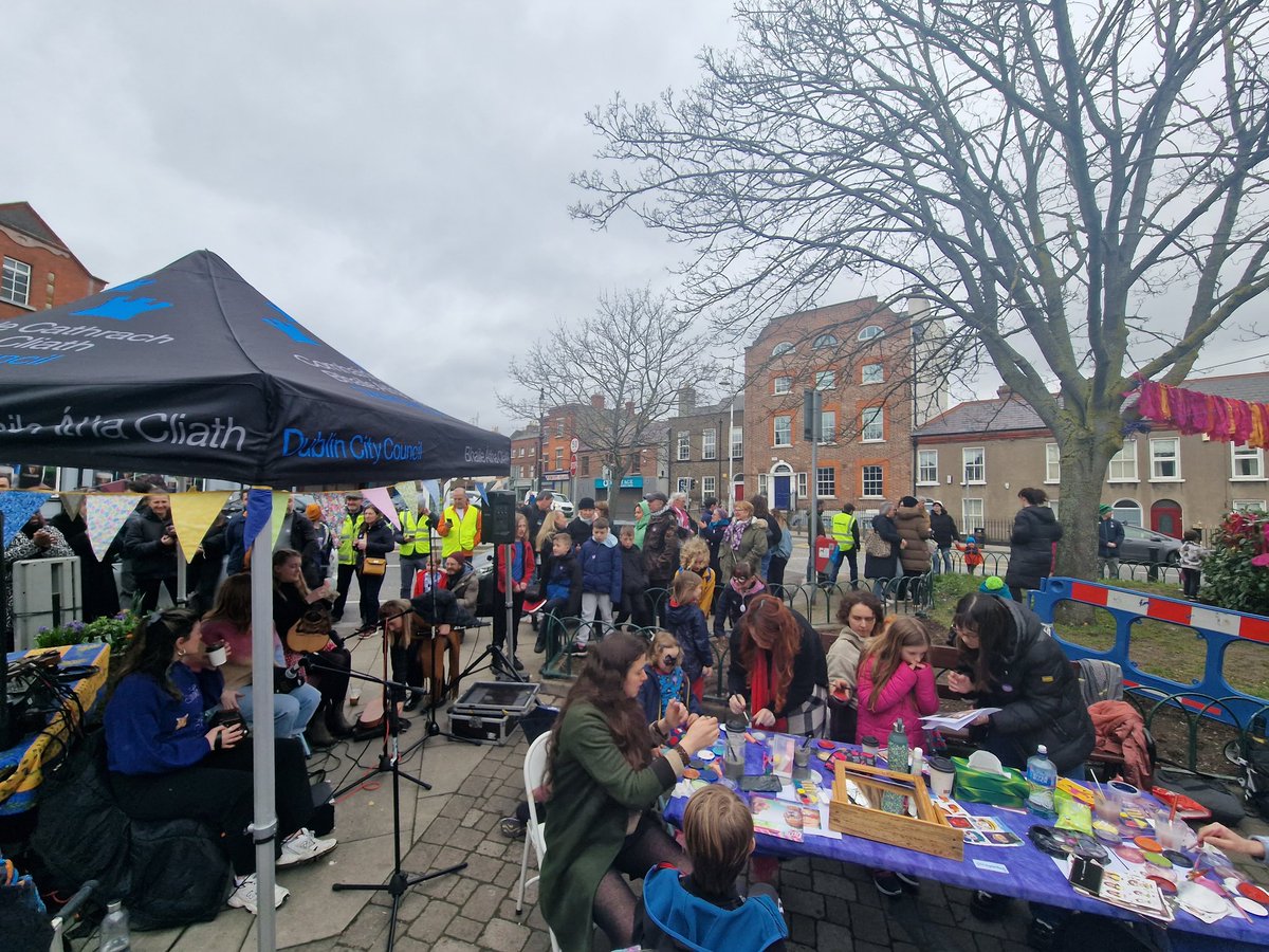 LeCheileDND's tweet photo. Fantastic day in Stoneybatter for the @D7ForAll gathering! Huge well done to the organisers for creating such a positive welcoming environment.
#RefugeesWelcome
#D7ForAll
#IrelandForAll https://t.co/zkRbWwZ3ws