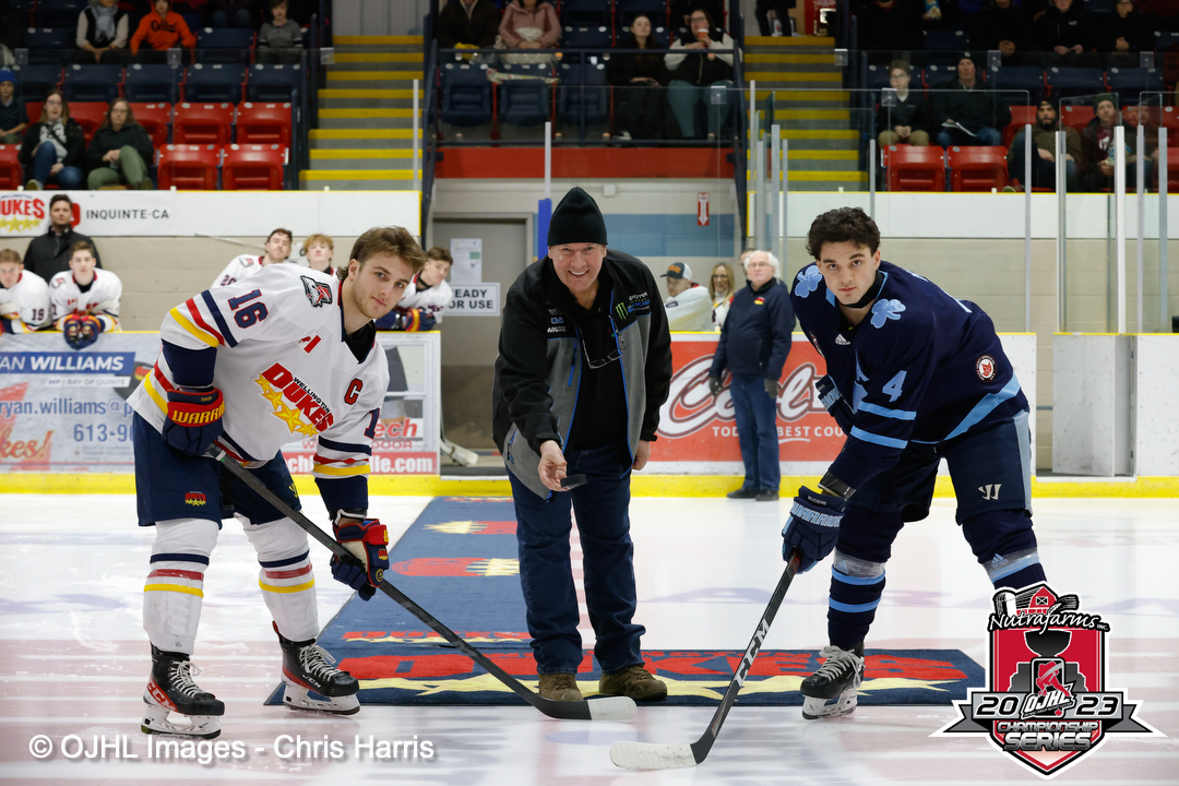 chriscapturedit's tweet photo. WELLINGTON, ON - @Stmbuzzers at @OJHLDukes! Game is tied 1-1 after the first at the Wellington and District Community Centre! © OJHL Images Chris Harris  #leagueofchoice #OJHL #playoffs #game3 #Wellingtonontario #wellingtondukes #WELvsSTM #buzzerhood #Stmi https://t.co/kLhauYzRLc