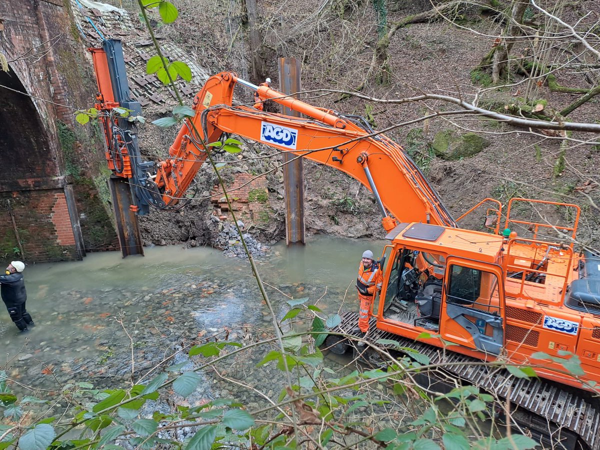 AGDEquipment's tweet photo. Hyundai HX330L with a full compliment of attachments on hire to @wmplanthire on an emergency railway job in Somerset. First we pre drilled with a dangle drill, then pitched the sheet piles with an #SMS SGM80 #SideGrip vibro and driven to level with an INPIEQ CPE15 impact hammer https://t.co/sZHix7Q8jQ