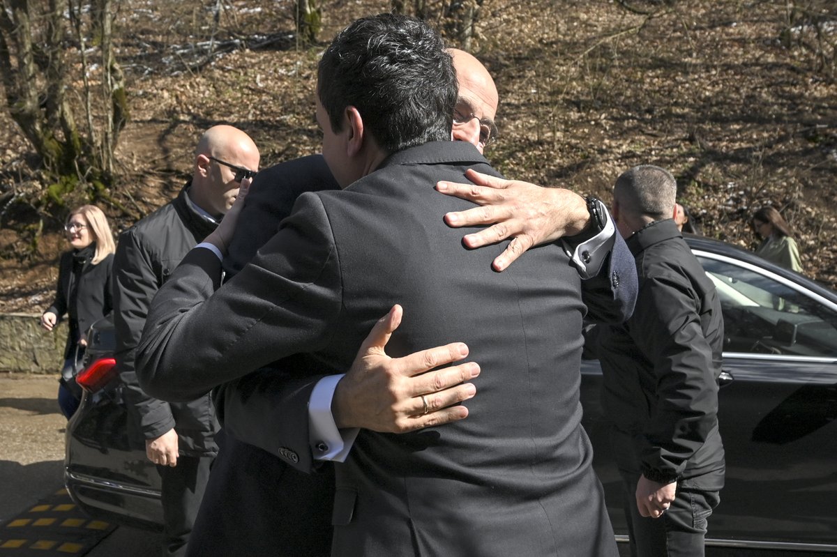 albinkurti's tweet photo. Today I welcomed 🇬🇷 MFA @NikosDendias on his 6th visit to Kosova. We enjoyed our working lunch as much as our cordial conversation. Bilateral relations between our two countries are better now than ever before, and we are both committed to building even closer and deeper ties. https://t.co/pkvLqbIzoq