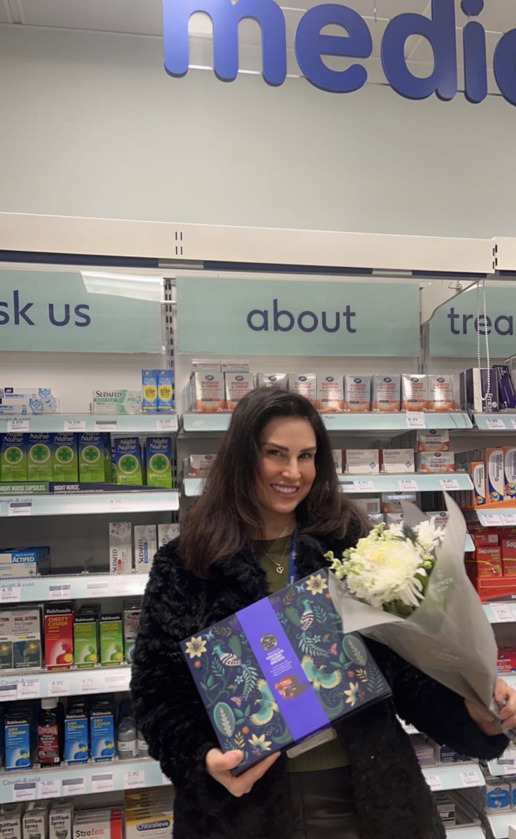 Starting at 5am this morning and had amazing flowers and chocolate from a customer toward the end of my shift that’s so sweet .
#sunday #weekend #nhs111
Supporting people on Sunday .
#AskYourPharmacist @BootsUK