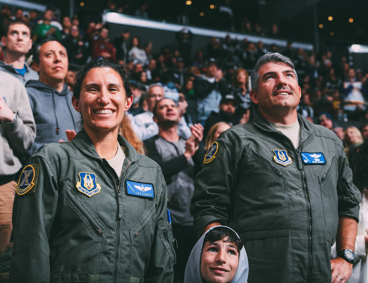 LAKings's tweet photo. At last night's game, we celebrated our latest @BELFORGroup Heroes of the Game -- Lieutenant Colonel Craig Christ and Lieutenant Colonel Catherine Christ!
👏👏👏 https://t.co/wQZWuOaFnF