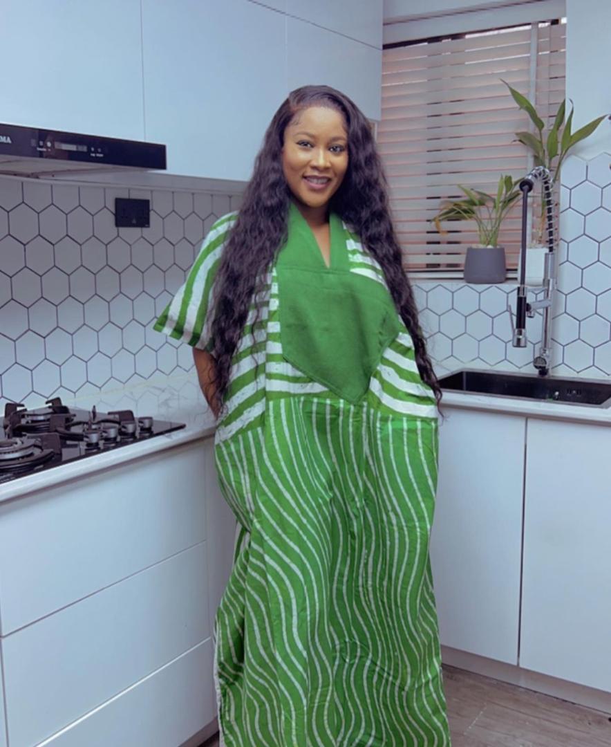 HardassahF's tweet photo. Not your regular type of Adire Design. Let your fabric do the talking. The real rich Aunty vibes. 
Adire Guinea Brocade available as seen and also in color of your choice. 
#15k for five yards
#RTW #20k. https://t.co/FZwAeZy13k