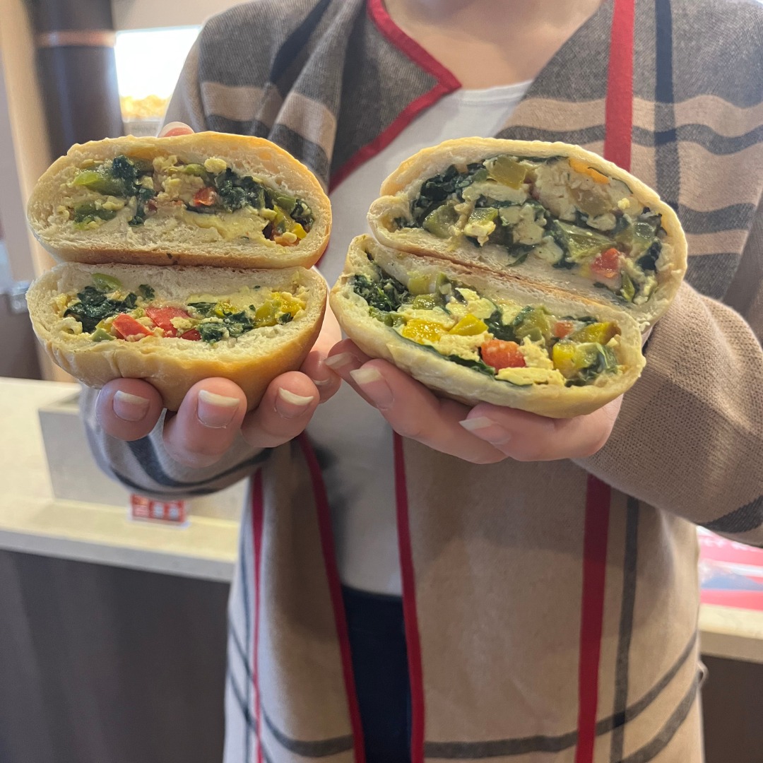 GiftAMeal's tweet photo. Looking for flavor in every bite? @KolacheFactory offers sweet and savory pastries! Choose from unique fillings that range from assorted fruit to philly cheese steak😋🔥
#stlfoodie #stleats #314together #foodstagram #healhunger #dogood #giveback #giftameal #kolachefactory https://t.co/oOHb13LeZJ
