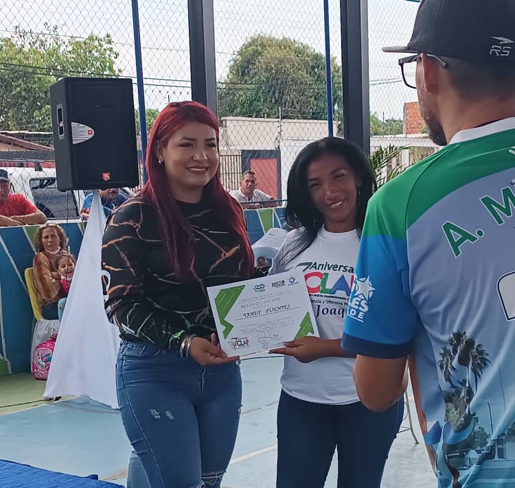 #12Mar • Nuestra Gerente Estadal @norelys_bolivar y el Equipo CNAE-FFB de #SanJoaquín junto al Alcalde <a href="/Diegorcorrales/">Diego Corrales</a> y el EMA en celebración por los #7AñosCLAP al lado del #PuebloVictorioso 🇻🇪🔟🥳

<a href="/LealTelleria/">M/G Carlos Leal Tellería</a> <a href="/MinAlimenVen/">minalimentacion_ve</a> @Clap_Nacional <a href="/rafaellacava10/">Rafael Lacava</a>

#ChávezComunicador