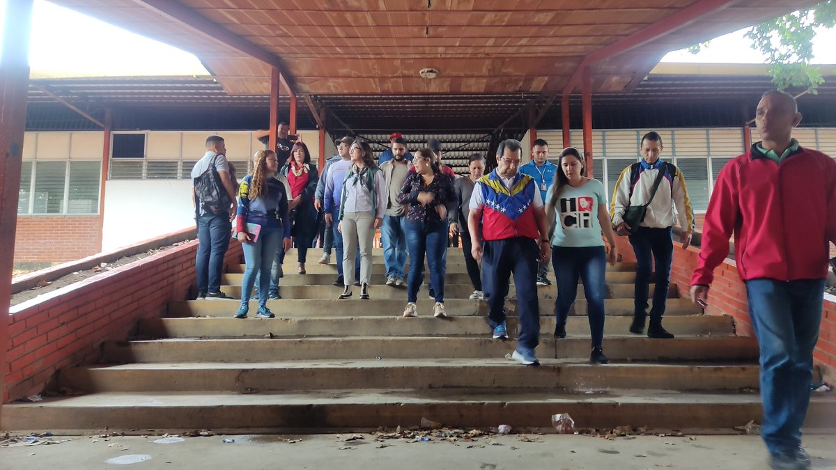 #EnDesarrollo | En la mañana de #hoy la comisión presidencial, encabezada por @JaquelinePSUV Presidenta de la Misión Venezuela Bella <a href="/MVzlaBella/">Misión Venezuela Bella</a>, acompañan al Rector de la #Unellez, Profesor <a href="/Adan_Coromoto/">Adán Chávez</a>, en inspección de nuestra casa de estudios.
