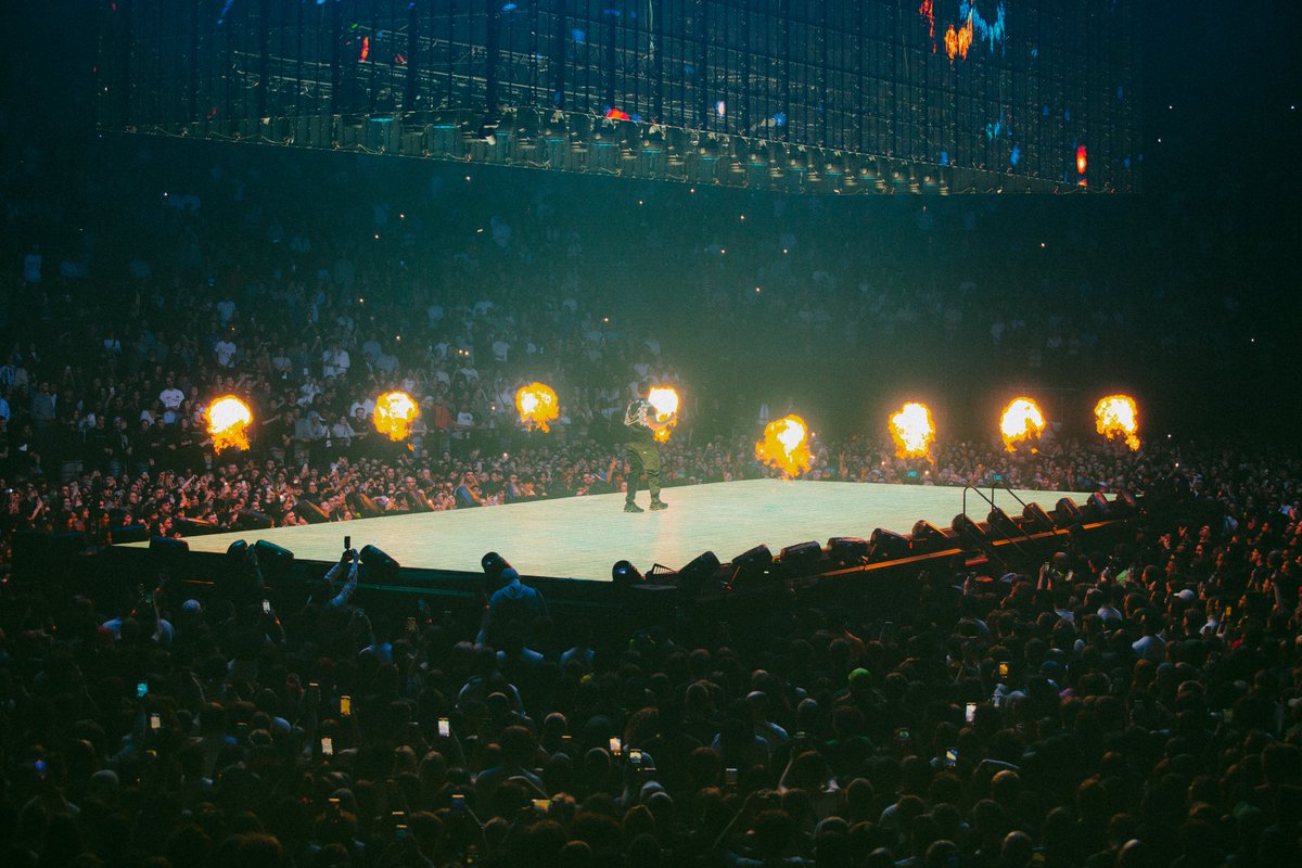 sammmmwm's tweet photo. THREAD: DINOS @ BERCY ❄️ft.Laylow&amp;Hamza https://t.co/57k0tAFv5A