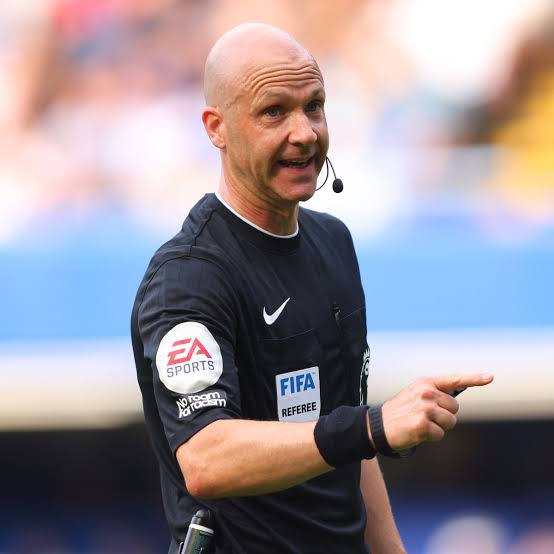 UtdFaithfuls's tweet image. Anthony Taylor was the same ref that moved our wall further back for Lucas Digne&apos;s free-kick goal for Aston Villa, and today he denied us a clear penalty.

He should NEVER be allowed to officiate a Manchester United game ever again.
