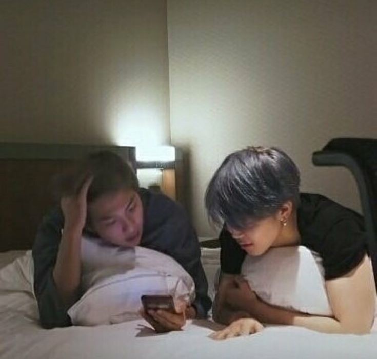 — как насчёт этого? – спросил намджун, показывая чимину экран телефона, где была фотография праздничного торта с единорогом. — и состав неплохой, думаю эмми понравится.↓

#minimoni #minimoniau