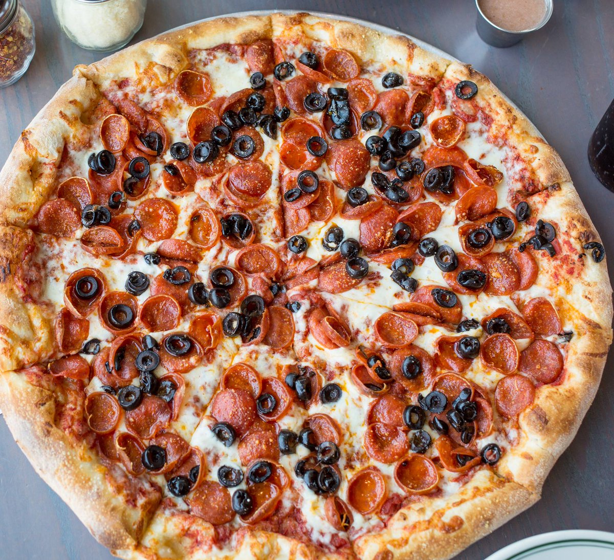 maryspizzashack's tweet photo. Daylight Savings Time: Who needs an extra hour of sleep when you can have an extra slice of pizza 🙌 Order Today! #MarysPizzaShack https://t.co/qTW4k3pqj5