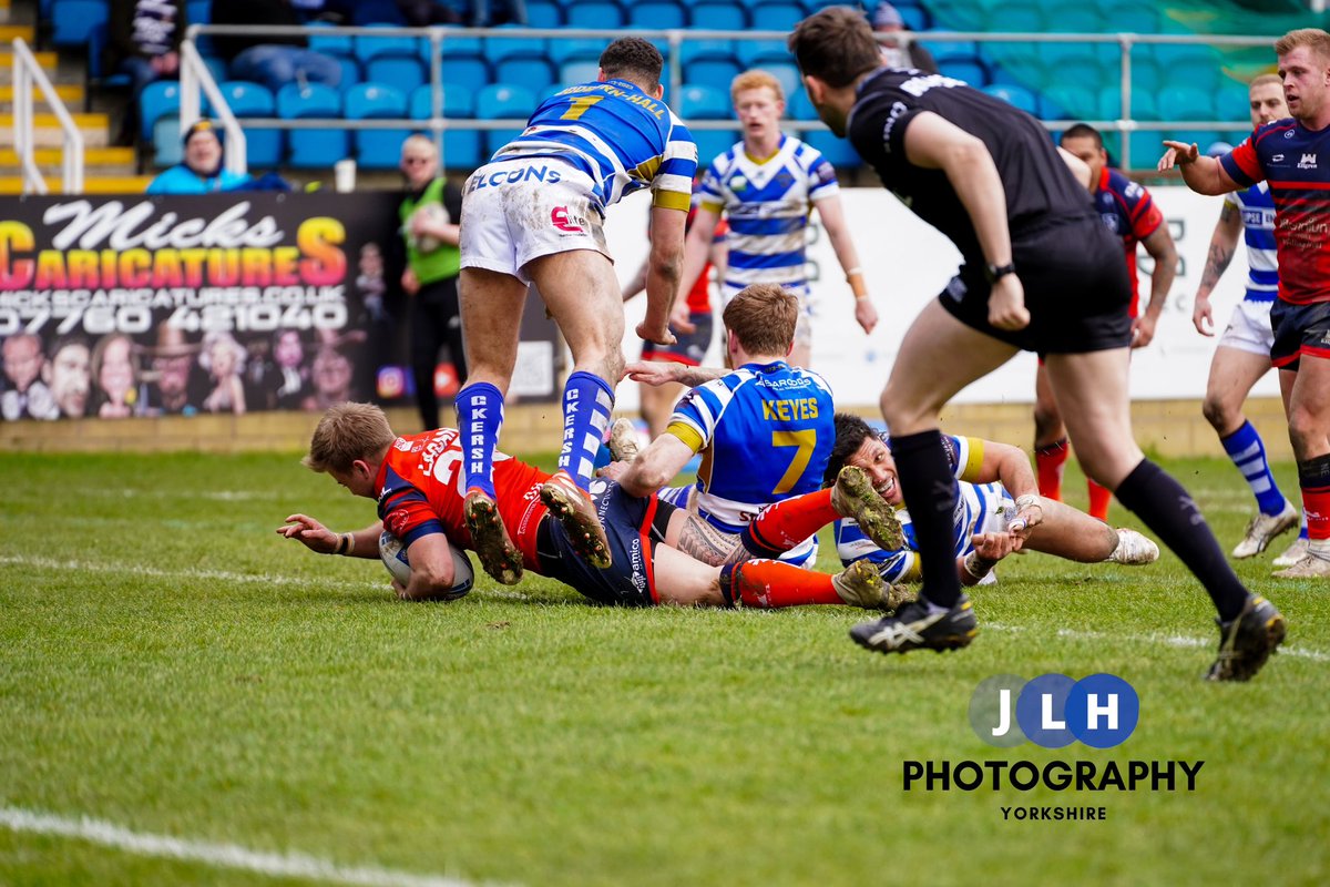 JLHPhotoYorks's tweet photo. A try from @thomas_lacans briefly puts @FevRoversRLFC ahead before @HalifaxPanthers level the scores 🏉📸 https://t.co/RxROM5LjNR